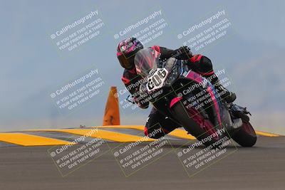 media/Sep-11-2022-SoCal Trackdays (Sun) [[81b7e951af]]/Turn 9 (930am)/